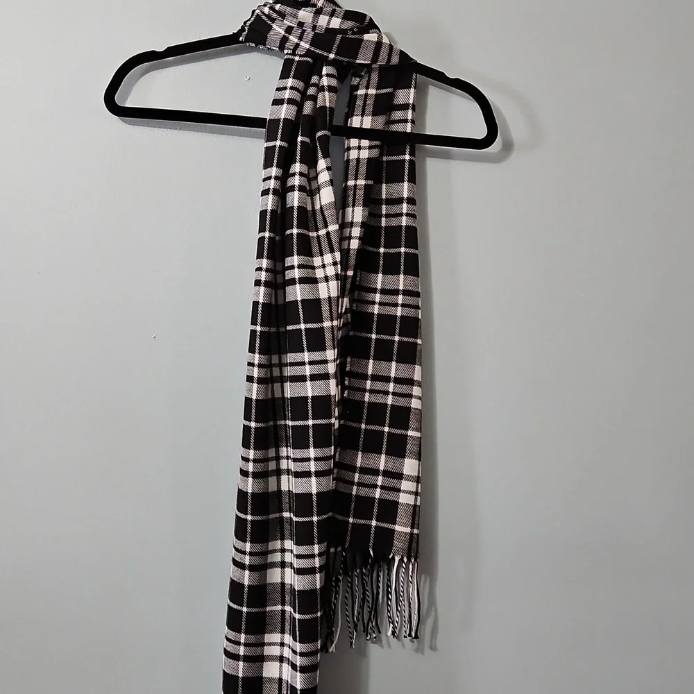 Trezo Black and White Long Blanket Style Plaid Scarf 12.5x72